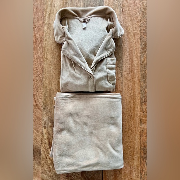 Skims velour pajama set in Honey color - Picture 8 of 8